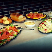 Buffet froid traiteur avec salades et plats