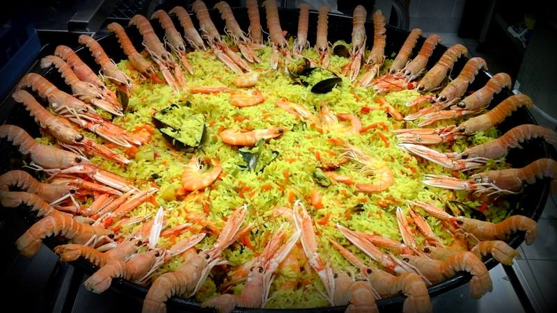 Grande paëlla traiteur pour événement