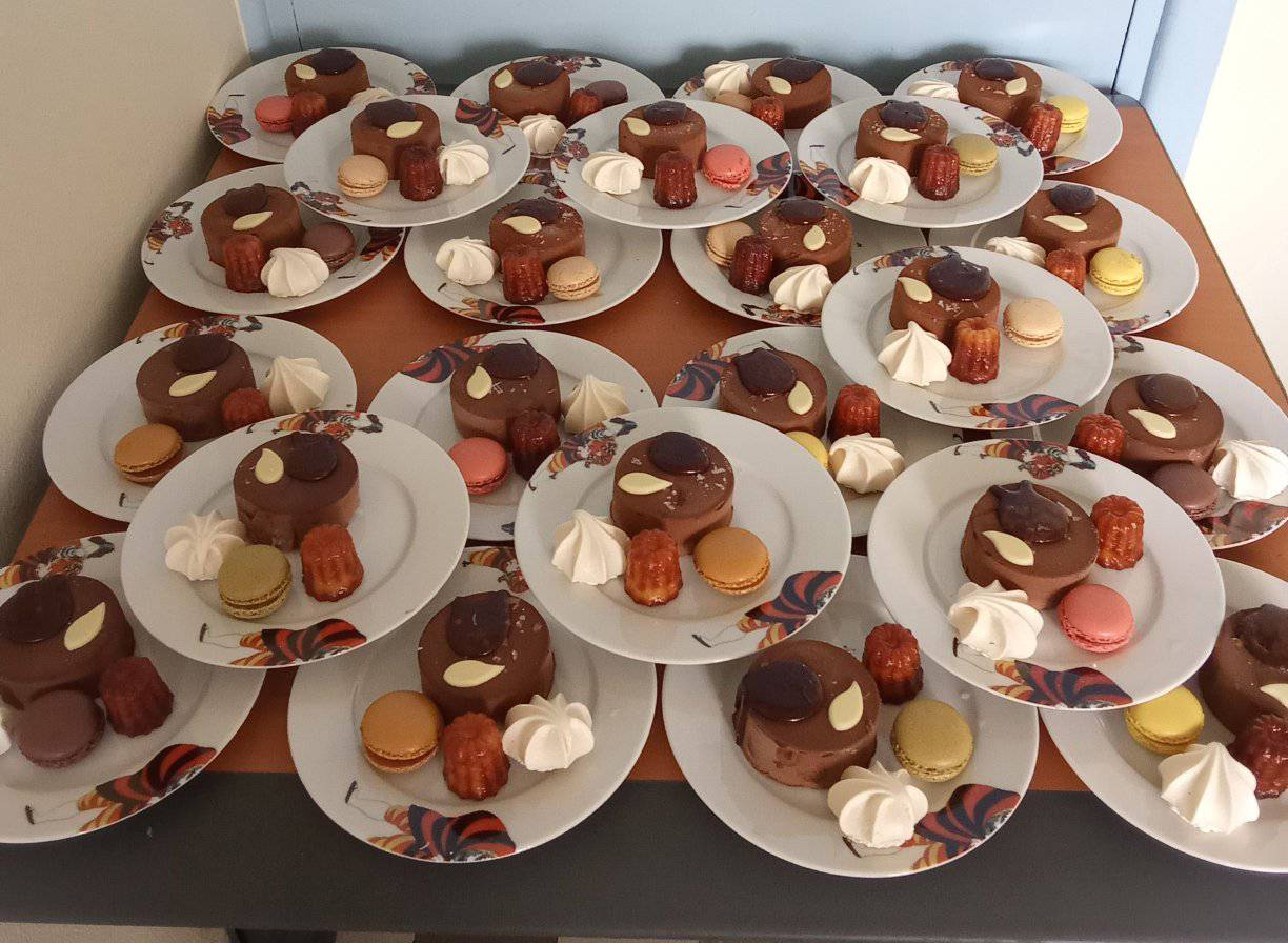 Desserts chocolatés et macarons